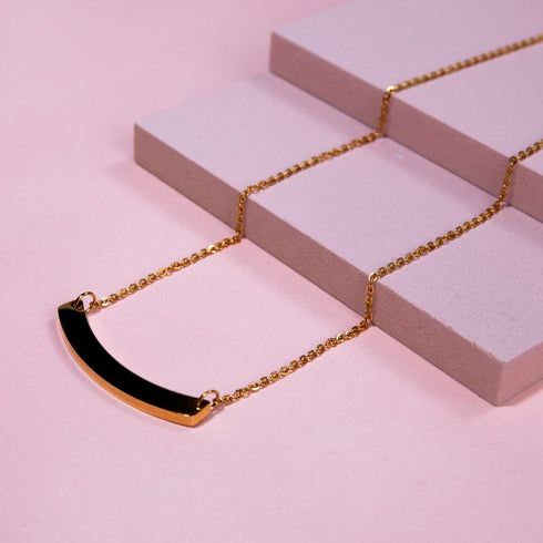 Bar minimaliste incurvé | Or rose 18 carats | Collier
